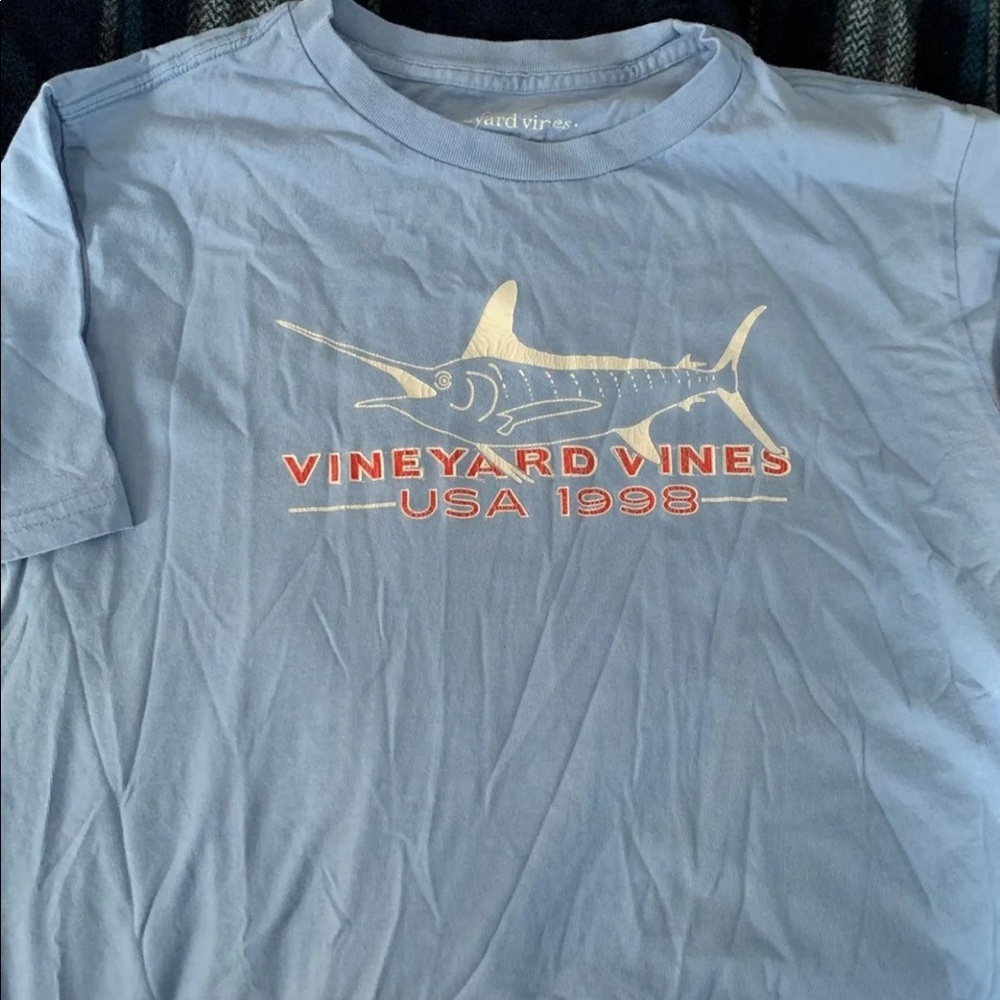 Vineyard vines t shirt